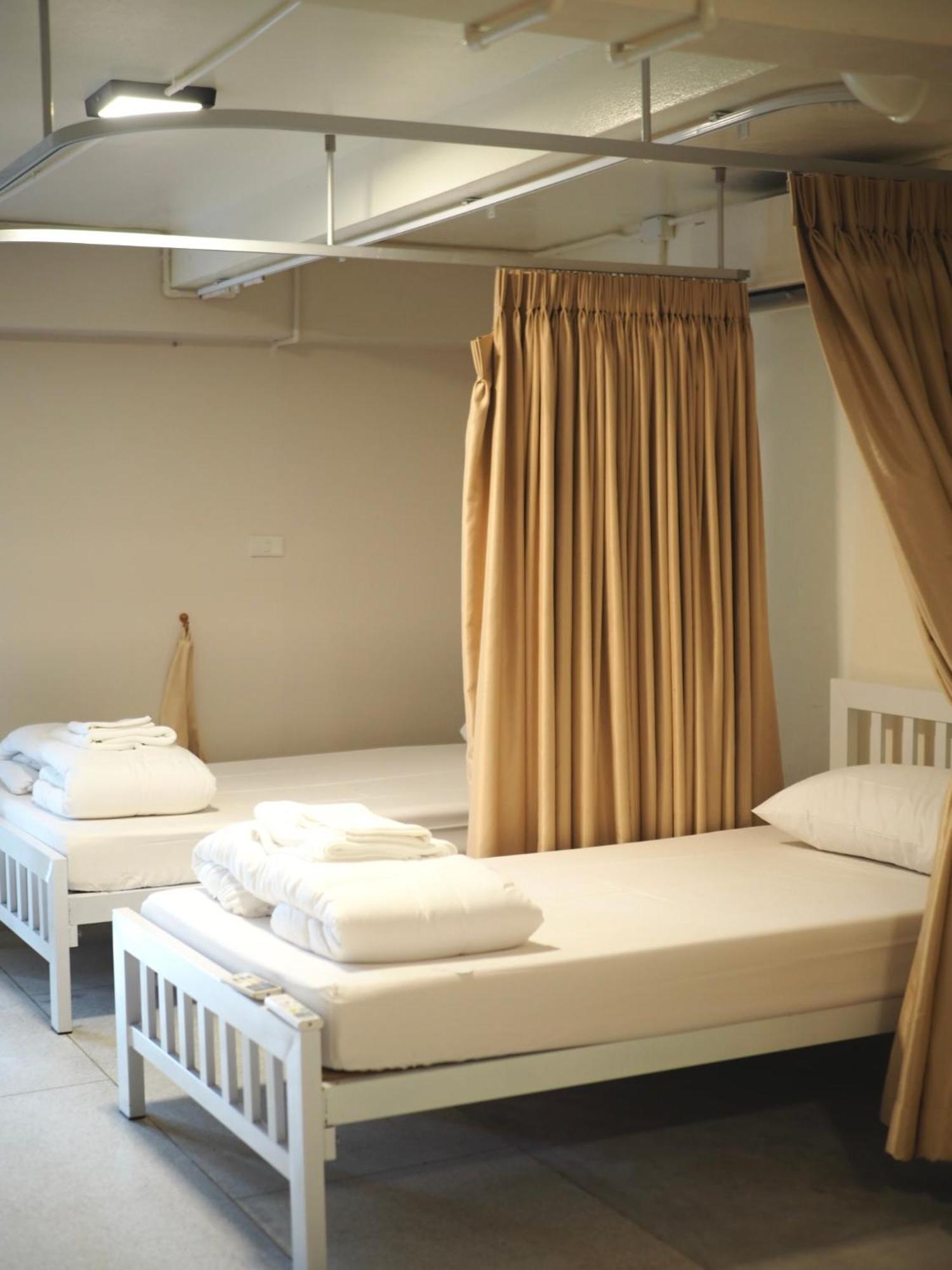Krung Tone Hostel Bangkok Exterior foto